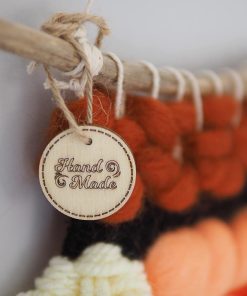 yuvarlak ahsap desenli hand made yazili ahsap etiket dugme 2