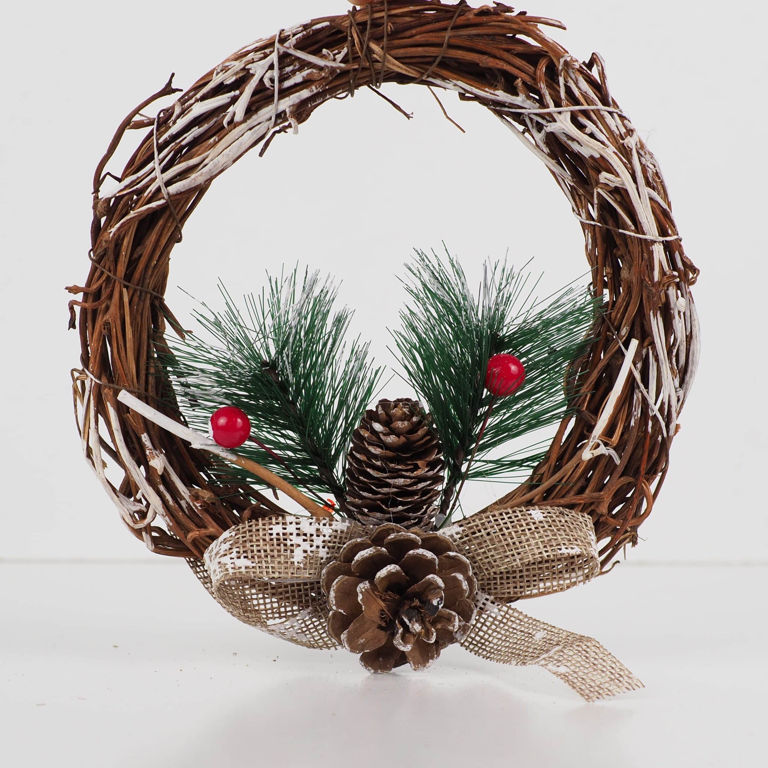 Yılbaşı Kapı Süsü Karlı Çalılı Naturel Kozalaklı Dekoratif Çelenk 15 cm 3 Yılbaşı Kapı Süsü Karlı Çalılı Naturel Kozalaklı Dekoratif Çelenk 15 cm